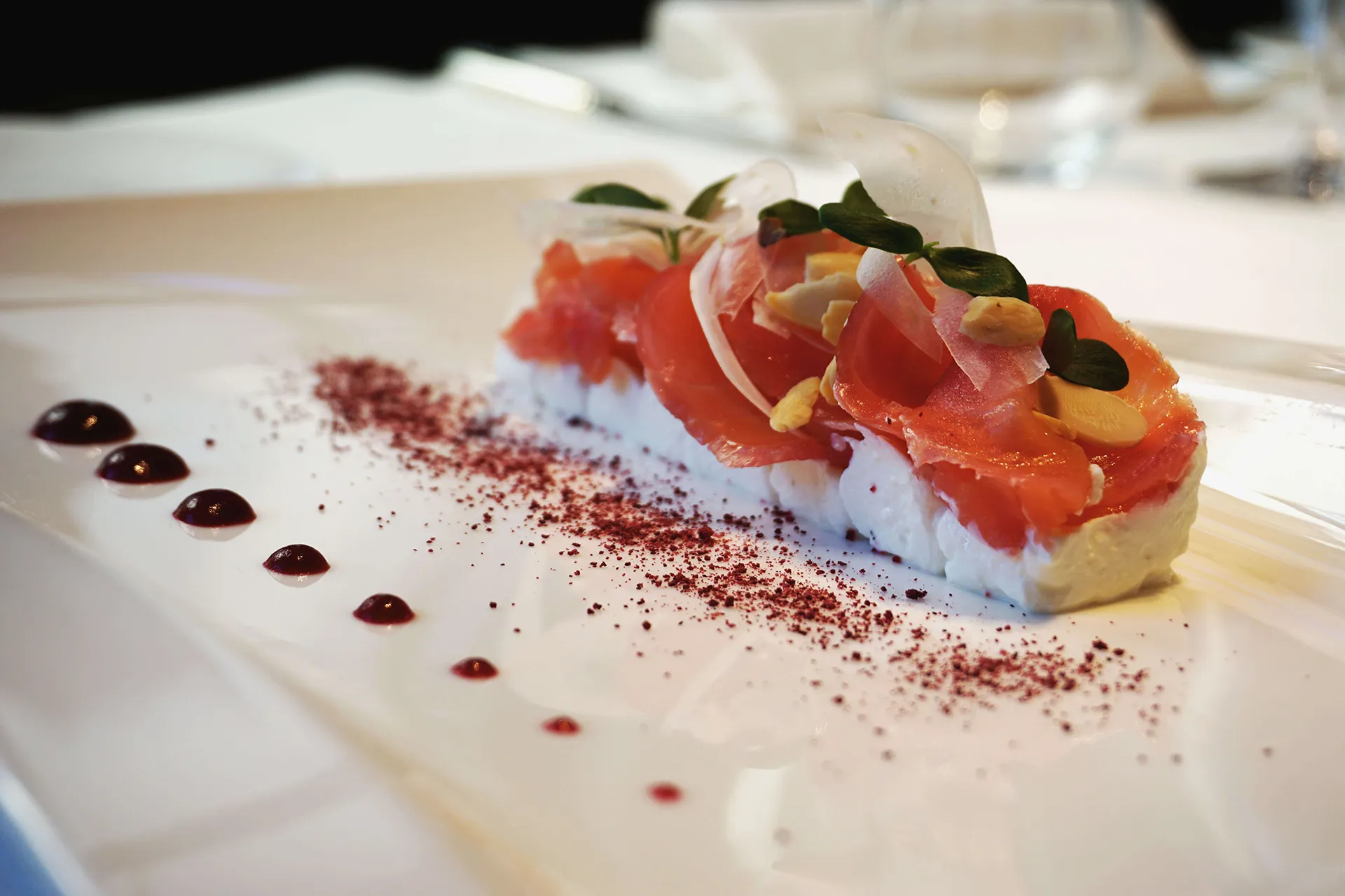 Nell'immagine, un piatto di pesce servito presso il ristorante del Grand Hotel della Posta.